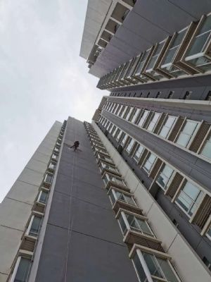 ����*�߲�С����ǽ��ˮ��©